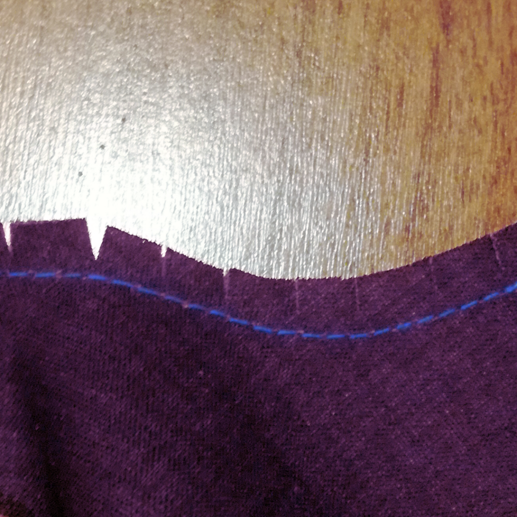 #Verstürzen,#Wendetop,#Bügeln,#TShirt,#Kleid,#Schnittzeichenkurs,#DIY,#Video Tutorial,#Nähtipp,#Nahtzugabe,#Nähtechnik,#Verstürzen von Kleidungsstücken,#Zurückschneiden der Nahtzugabe,#nähenfüranfänger,#nähen lernen