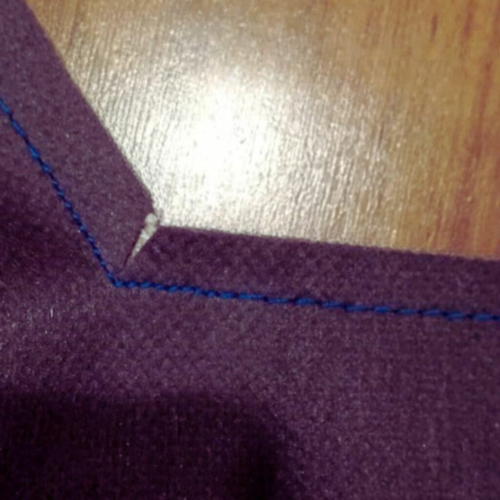 #Verstürzen,#Wendetop,#Bügeln,#TShirt,#Kleid,#Schnittzeichenkurs,#DIY,#Video Tutorial,#Nähtipp,#Nahtzugabe,#Nähtechnik,#Verstürzen von Kleidungsstücken,#Zurückschneiden der Nahtzugabe,#nähenfüranfänger,#nähen lernen